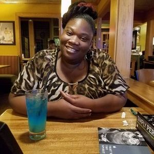 Meet your Posher, Leslie